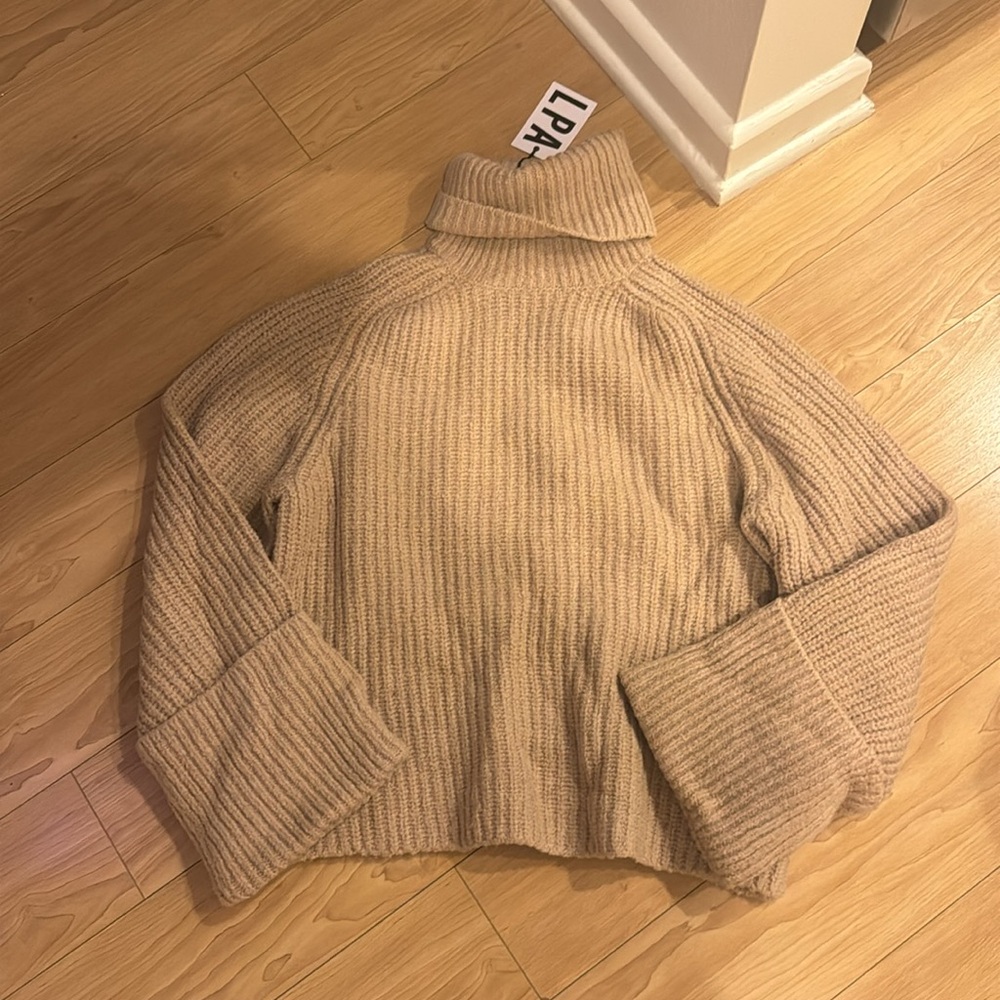 LPA TURTLENECK SWEATER